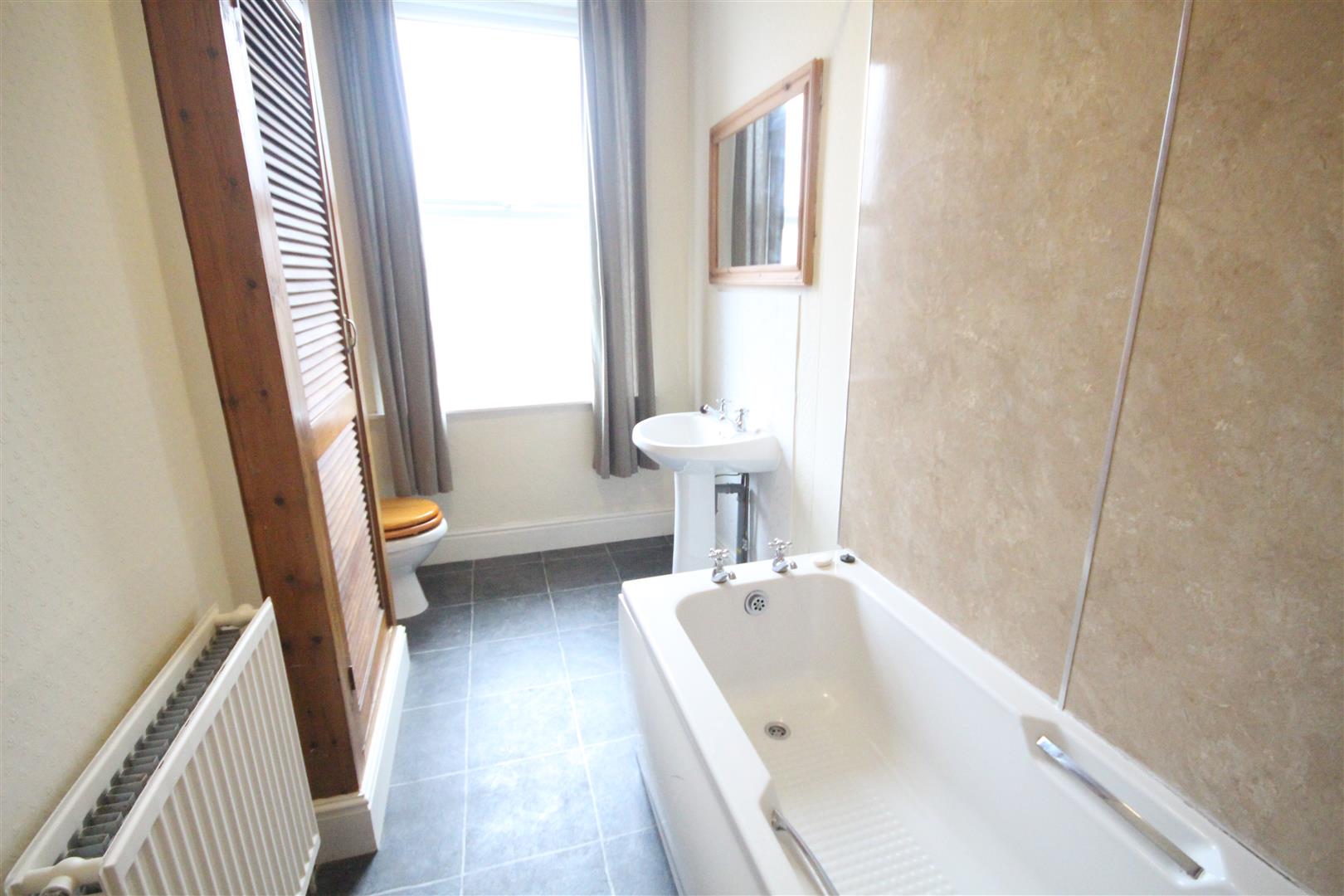 2 bedroom mid terrace house To Let in Barnoldswick - IMG_6246.jpg